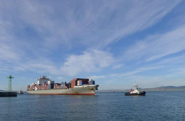 散貨船海運是一種重要的海洋運輸方式，承載著世界各地的貿易